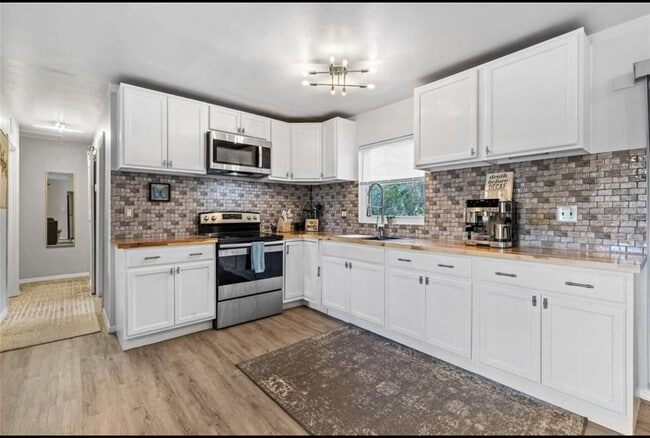 Building Photo - 4618 SE 2nd Pl