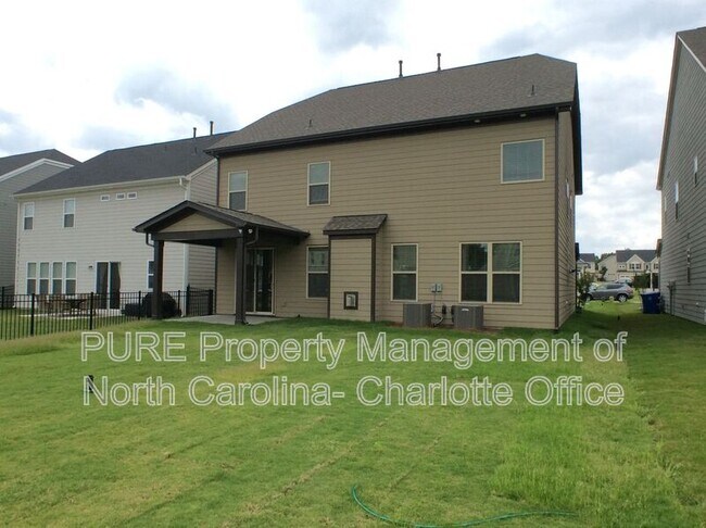 Building Photo - 107 Torridge Ave