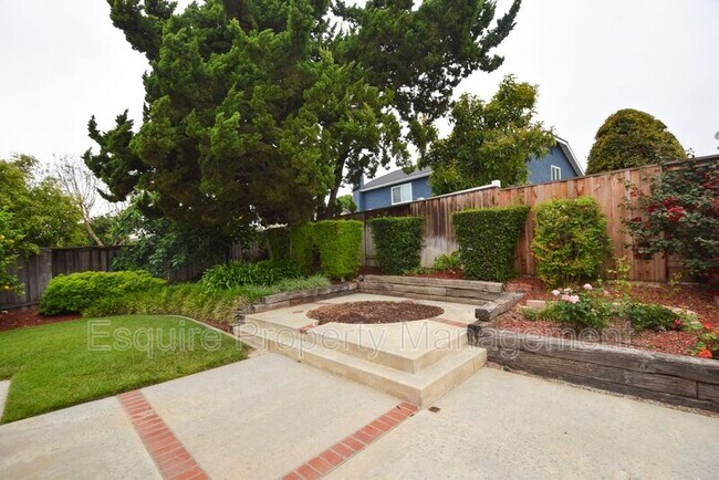 Building Photo - 887 Yearling Ct