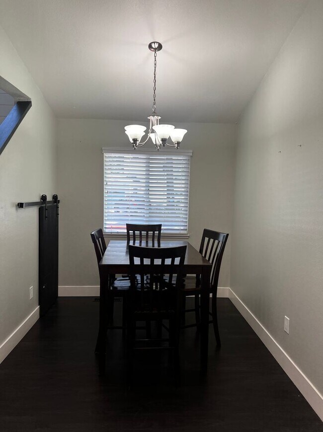 Building Photo - Modern 3 Bed / 2 Bath End Unit Home for Re...