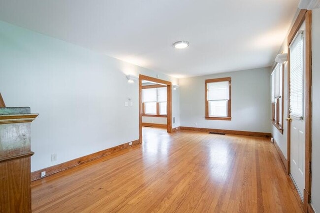 Building Photo - 614 Hoosick St