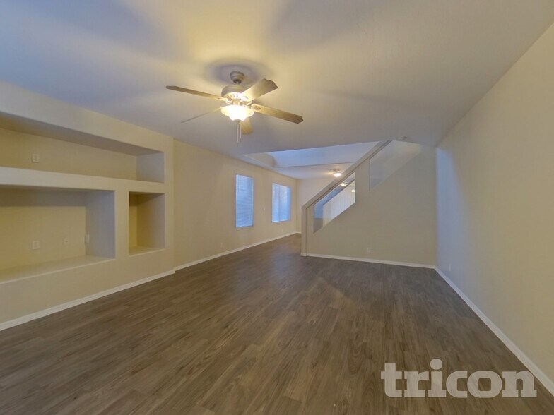 Building Photo - 1388 S Portland Ave