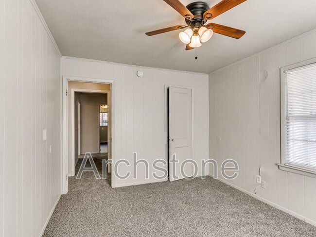 Building Photo - 527 E Boeing Dr