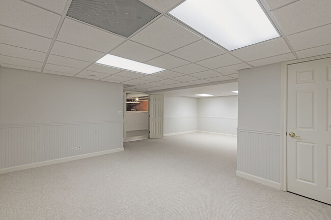 Building Photo - 4524 S Seminole Dr