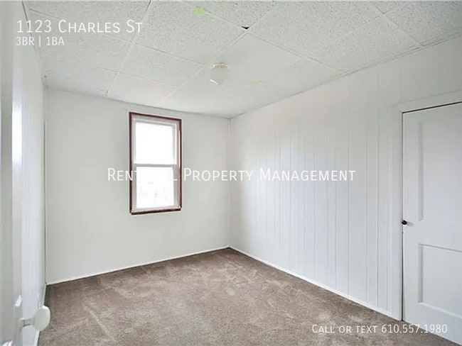 Building Photo - 1123 Charles St