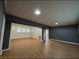 Building Photo - 1408 University Ave