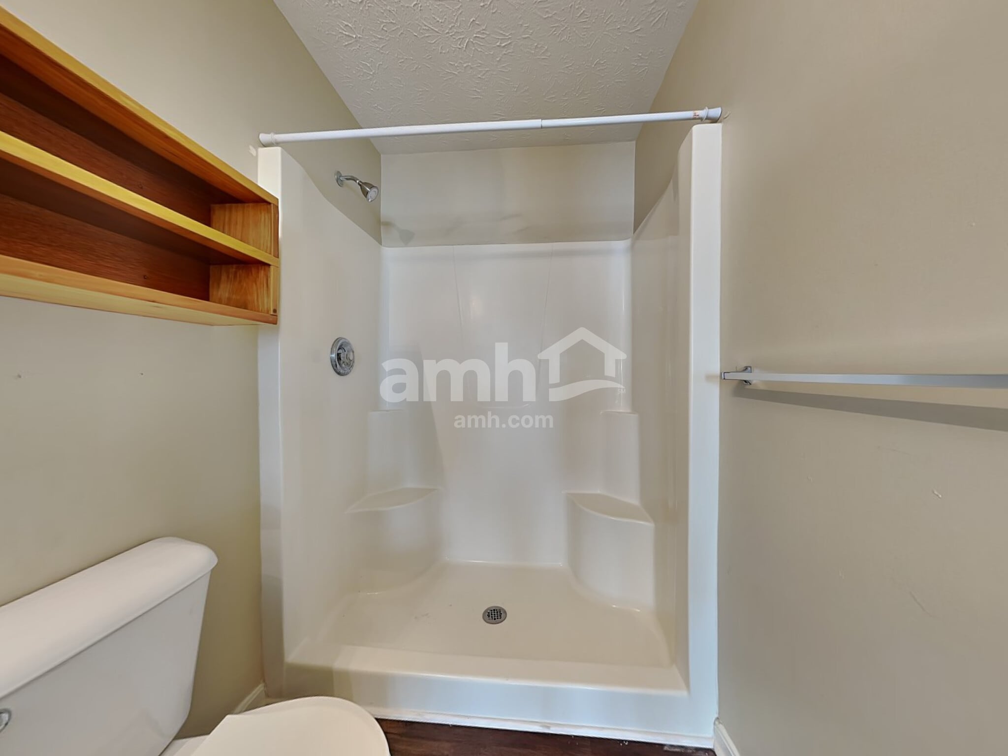 Building Photo - 3300 Whispering Woods Dr