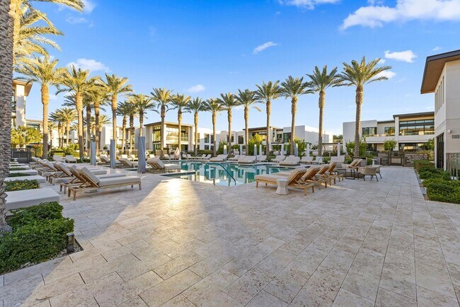 Building Photo - 6587 N Palmeraie Blvd