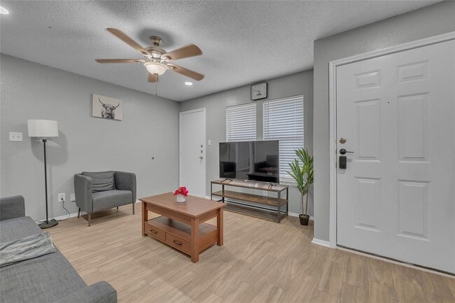 Building Photo - 1507 Hollow Tree Blvd