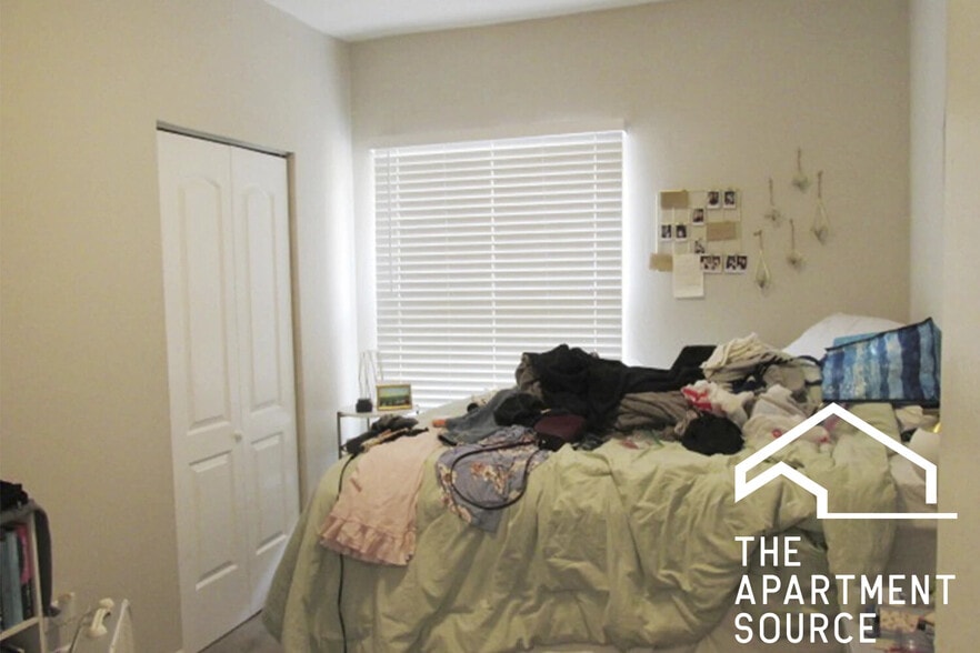 Building Photo - 722 W Roscoe St