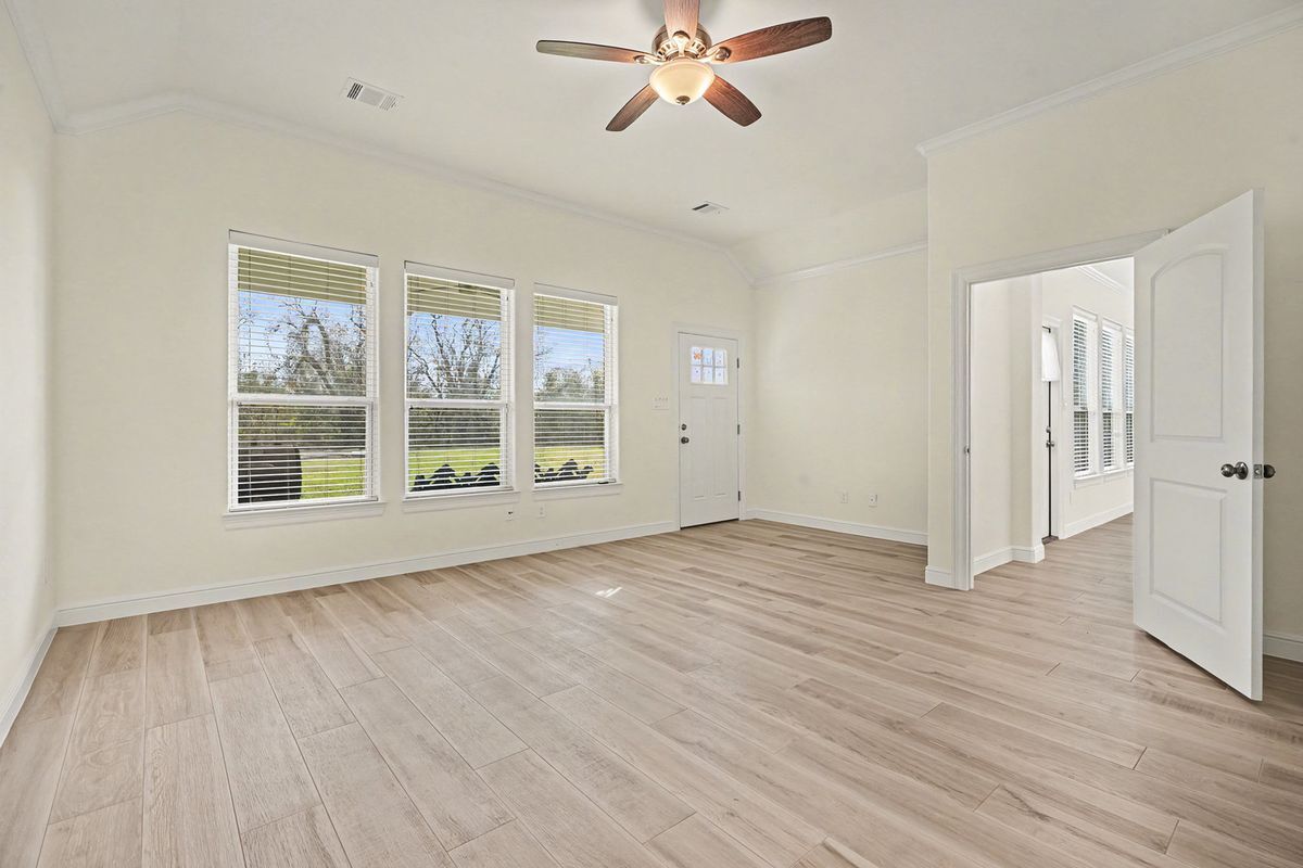 Building Photo - 3633 E Meadow Ln