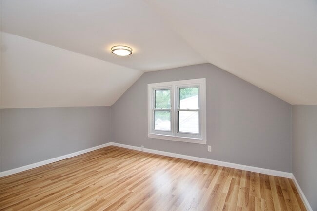 Building Photo - 63 Grandview St