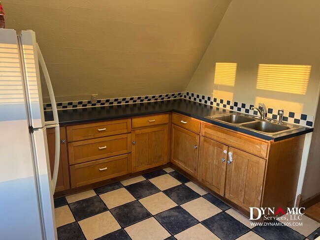 Building Photo - 641 S Dakota Ave