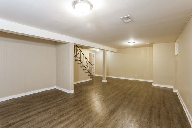 Building Photo - 1462 Deerfield Rd