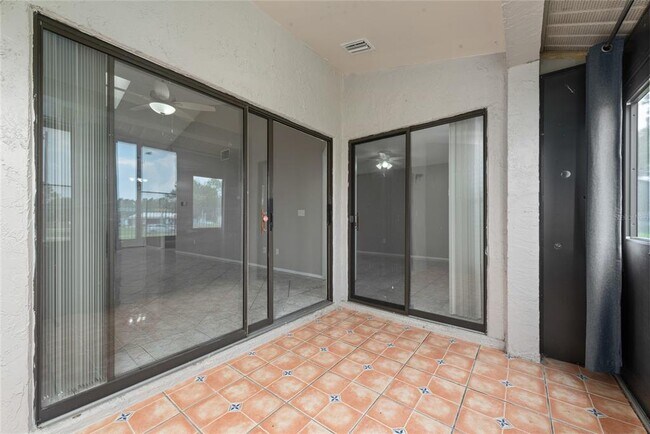 Building Photo - 140 Lakepointe Cir
