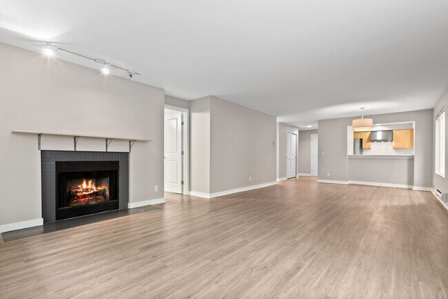 Building Photo - Bright Beacon Hill Condo in Secure Gated C...