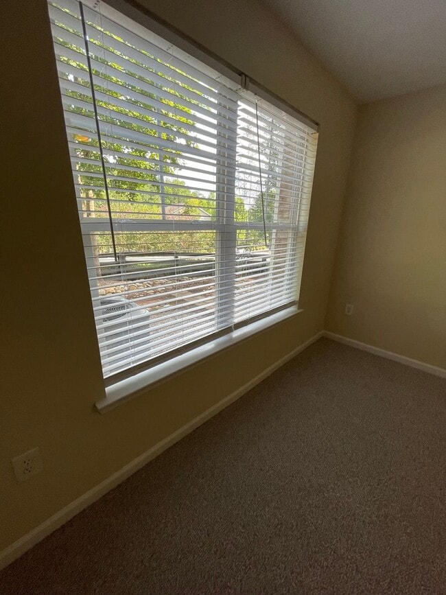 Building Photo - 15-1512 Dukes