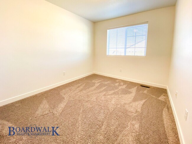 Building Photo - Beautiful 4 bedroom Townhome in West Valley!