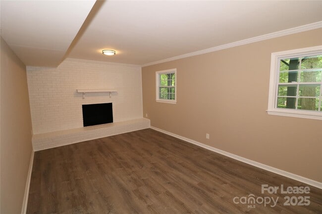 Building Photo - 310 Chaney St