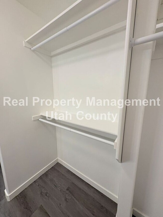 Building Photo - 614 N 550 E St