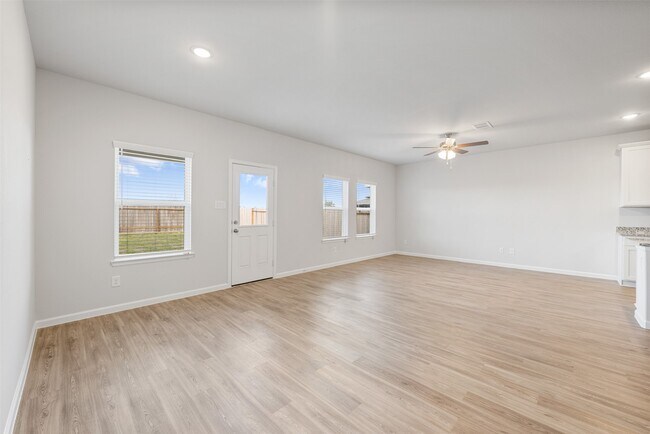 Building Photo - 16743 Needlepoint Dr