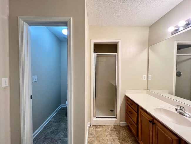 Building Photo - 9146 Glen Cove