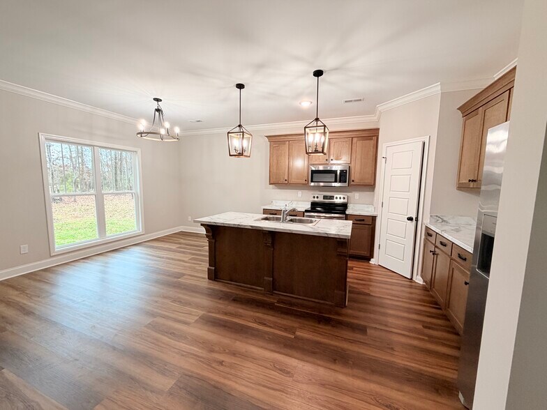 Building Photo - 10515 Wall Triana Hwy