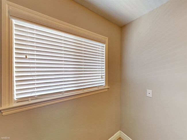 Building Photo - Studio, 1 bath  - 617 S 9th St Apt 13 Apt 13