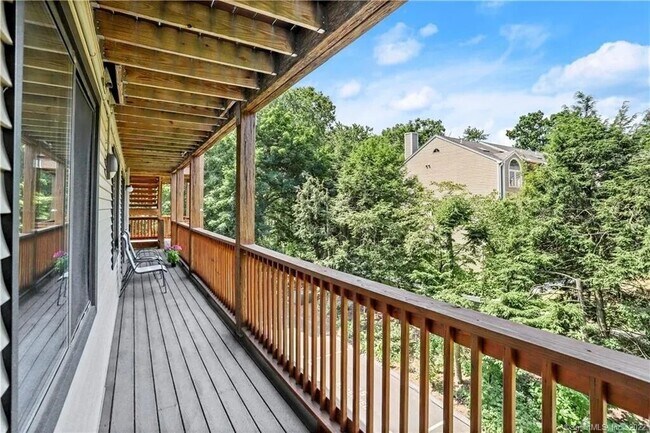 Building Photo - 3 Seir Hill Rd