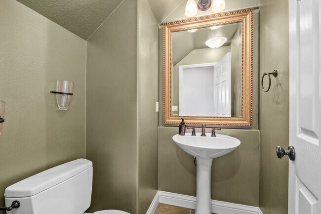 Building Photo - Stunning 5-Bedroom Pool Home in Talega – Luxury Living in San Clemente