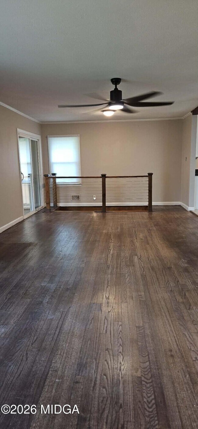 Building Photo - 912 Dogwood Cir