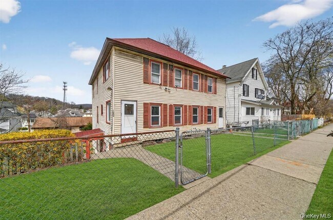 Building Photo - 664-666 N Division St