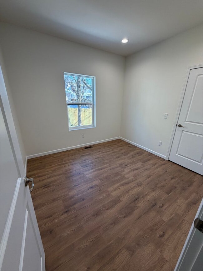 Building Photo - 3 Bedroom | 2 Bathroom | 1 Car Garage | Duplex | Springfield MO!