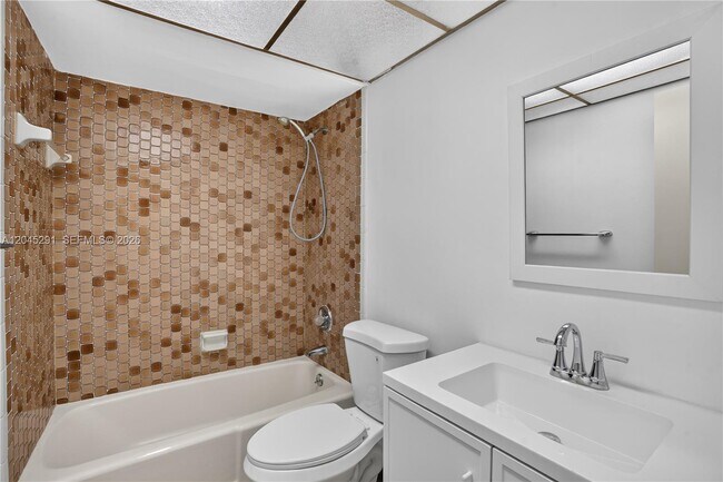 Building Photo - 7420 SW 59th Ave