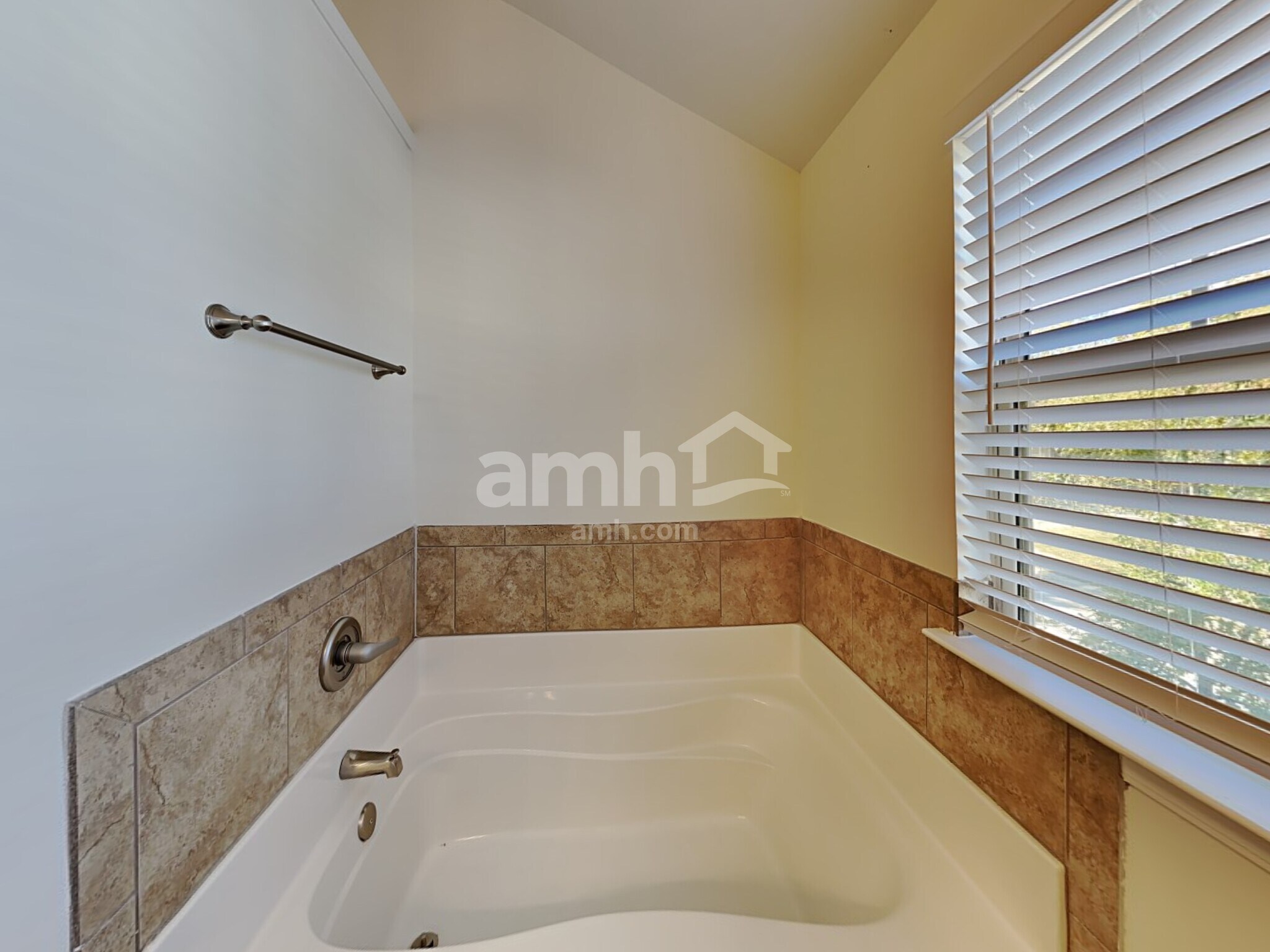 Building Photo - 421 Lossie Ln