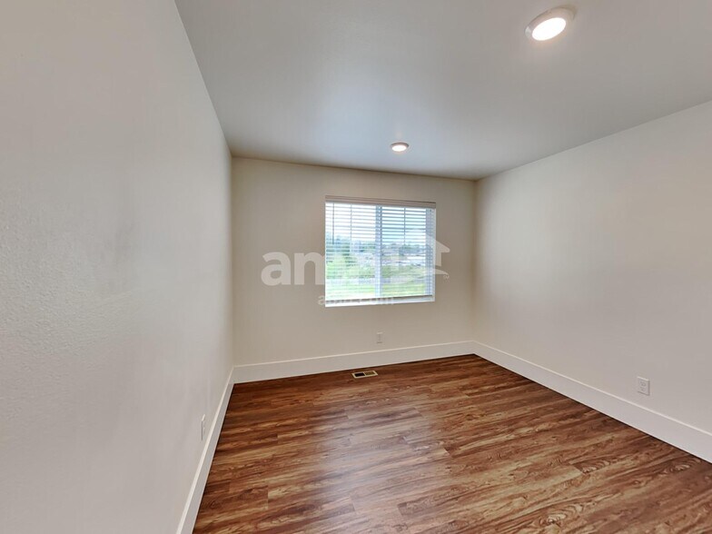 Building Photo - 19219 15th Ave Ct E