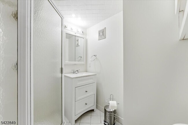 Building Photo - 260 Walnut St