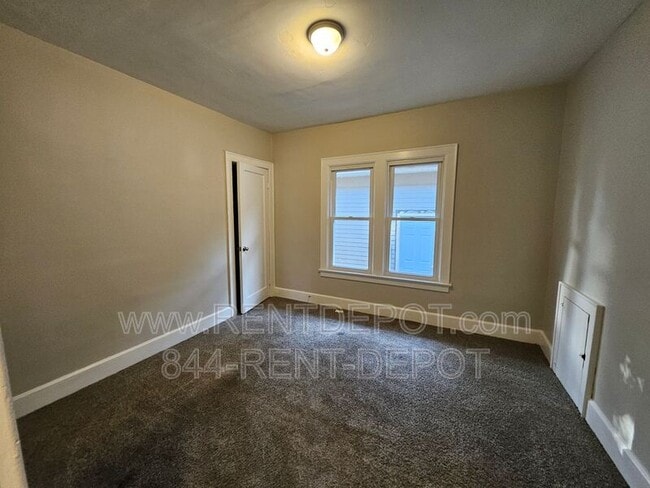 Building Photo - 703 Ravenswood Dr