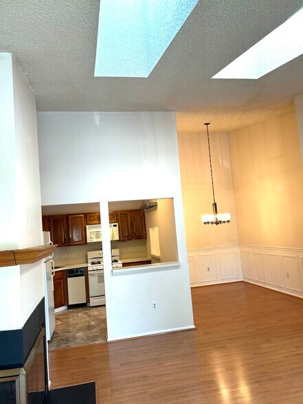 Building Photo - 102 Woodward Ln