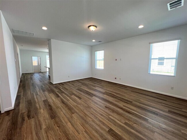 Building Photo - 302 Elm Br Trl