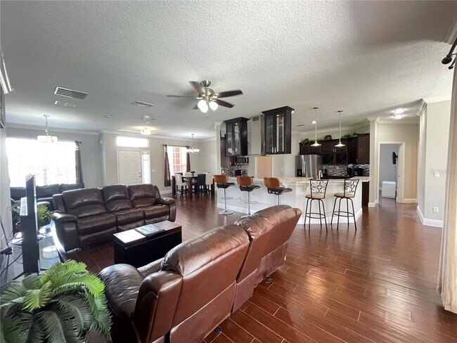 Building Photo - 907 Wildflower Rd