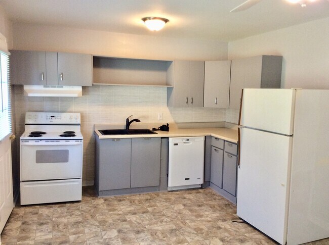 Building Photo - Beautifully redone 3 bedroom home in Grandview