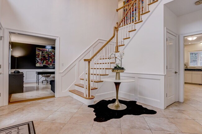 Building Photo - 45 Silver Fox Rd