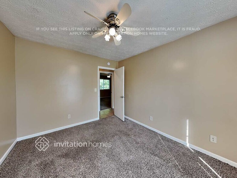 Building Photo - 2463 Mistletoe Ln SW