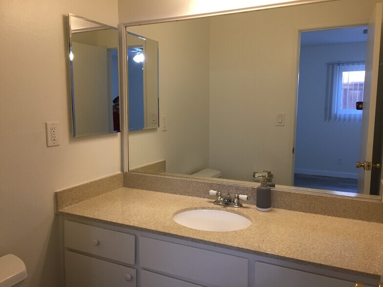 Bathroom 1 - 502 17th St