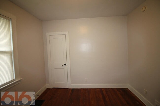 Building Photo - 813 Douglas St NW