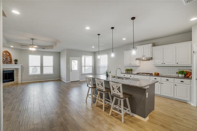 Building Photo - 821 Meadows Dr
