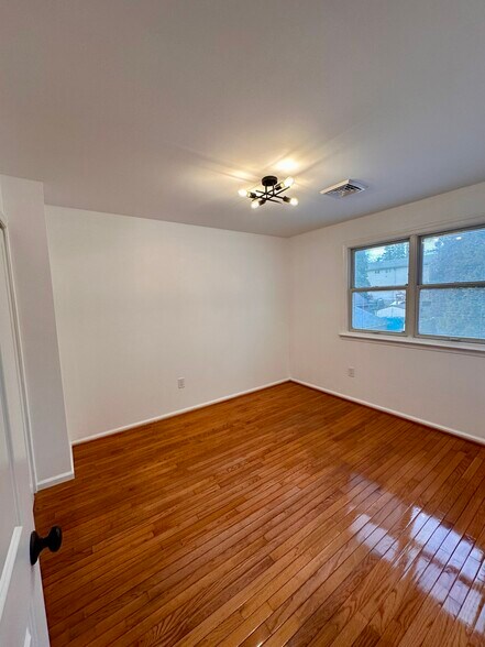 Building Photo - 454 Avenue A