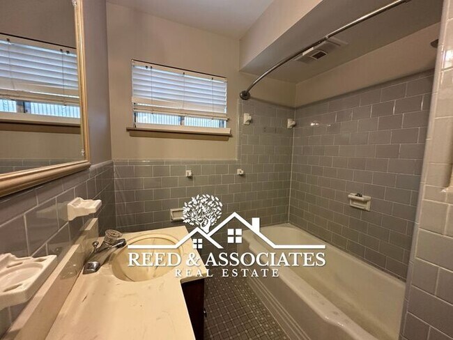 Building Photo - Spacious 3-Bedrooms in White Station Schoo...