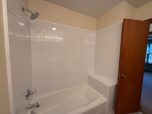 Building Photo - 1940 Ives Way Ln